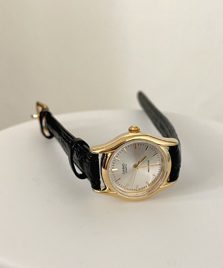 [CASIO}vintage leather watch