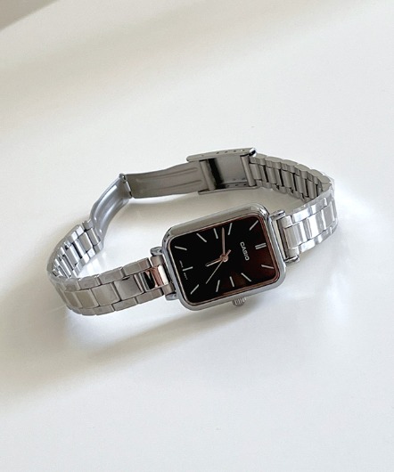 [CASIO]modern square metal watch