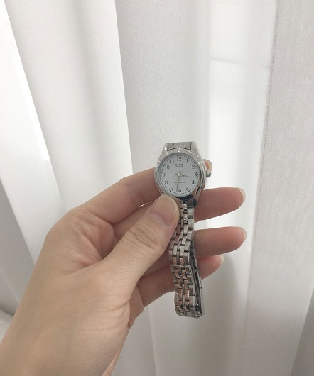 [CASIO] feminine watch(retro type)